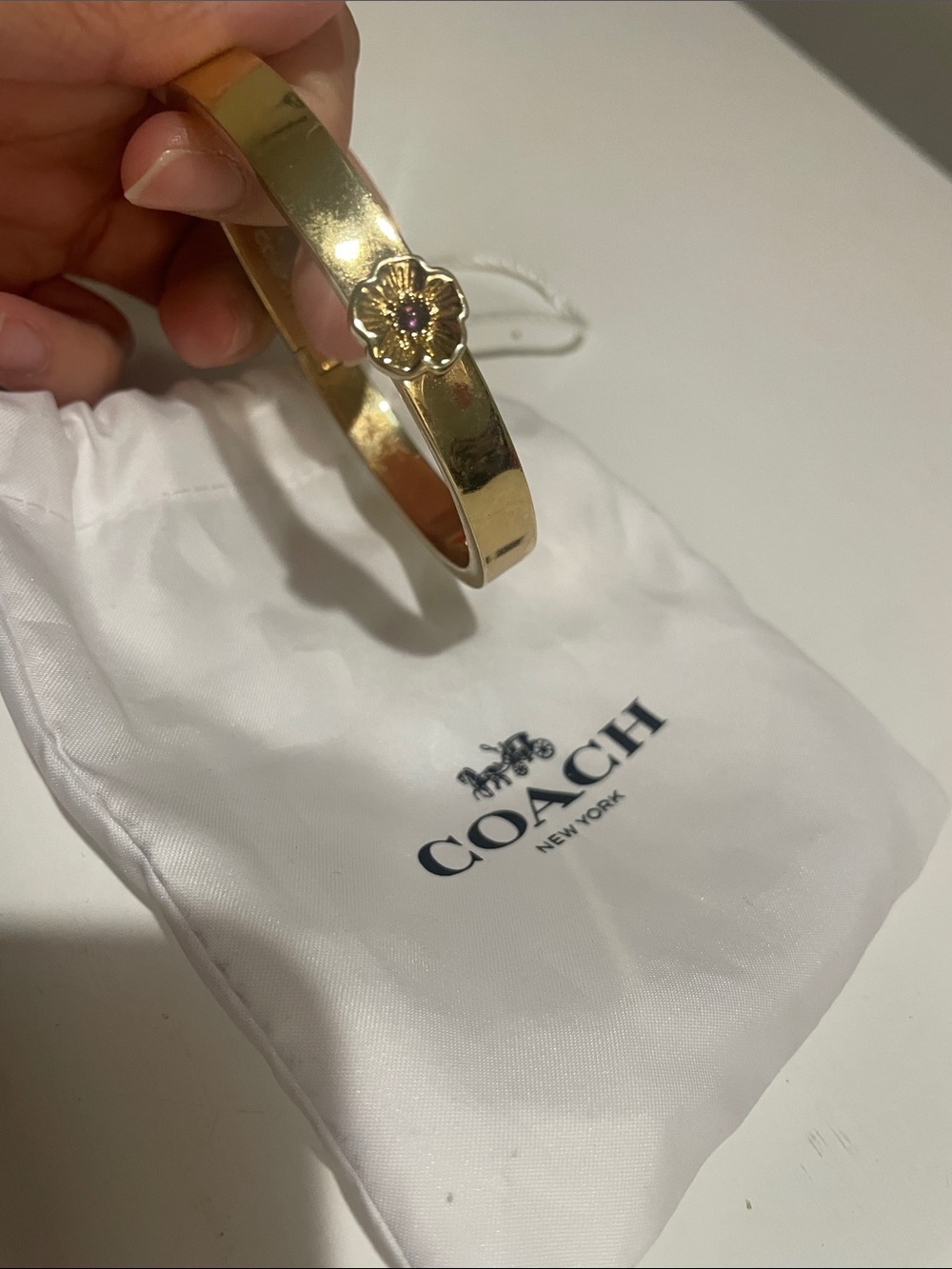COACH Gold Tone Signature Tea Rose Hinged Bangle Bracelet Purple flower Crystal